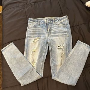 Size 8 American Eagle jeans. Small Hole on the back (shown in image above).